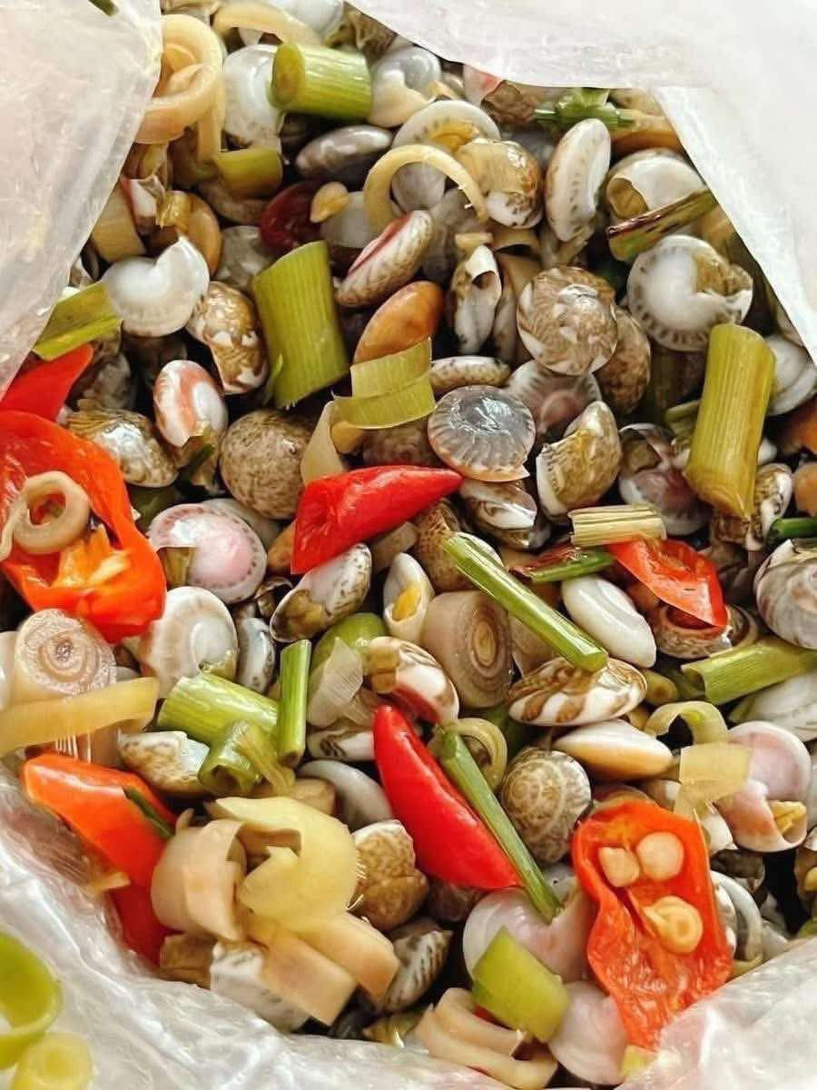 Ốc ruốc xào sả 16$