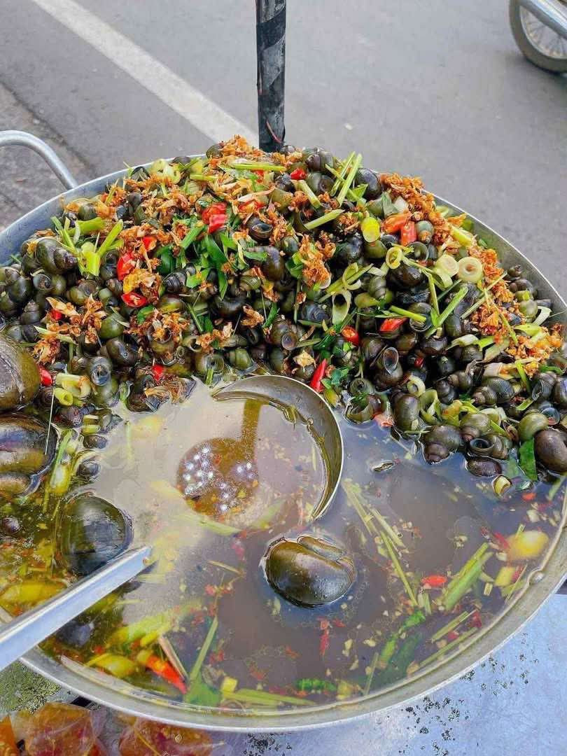 Ốc hút gạo xào sả ớt 16$